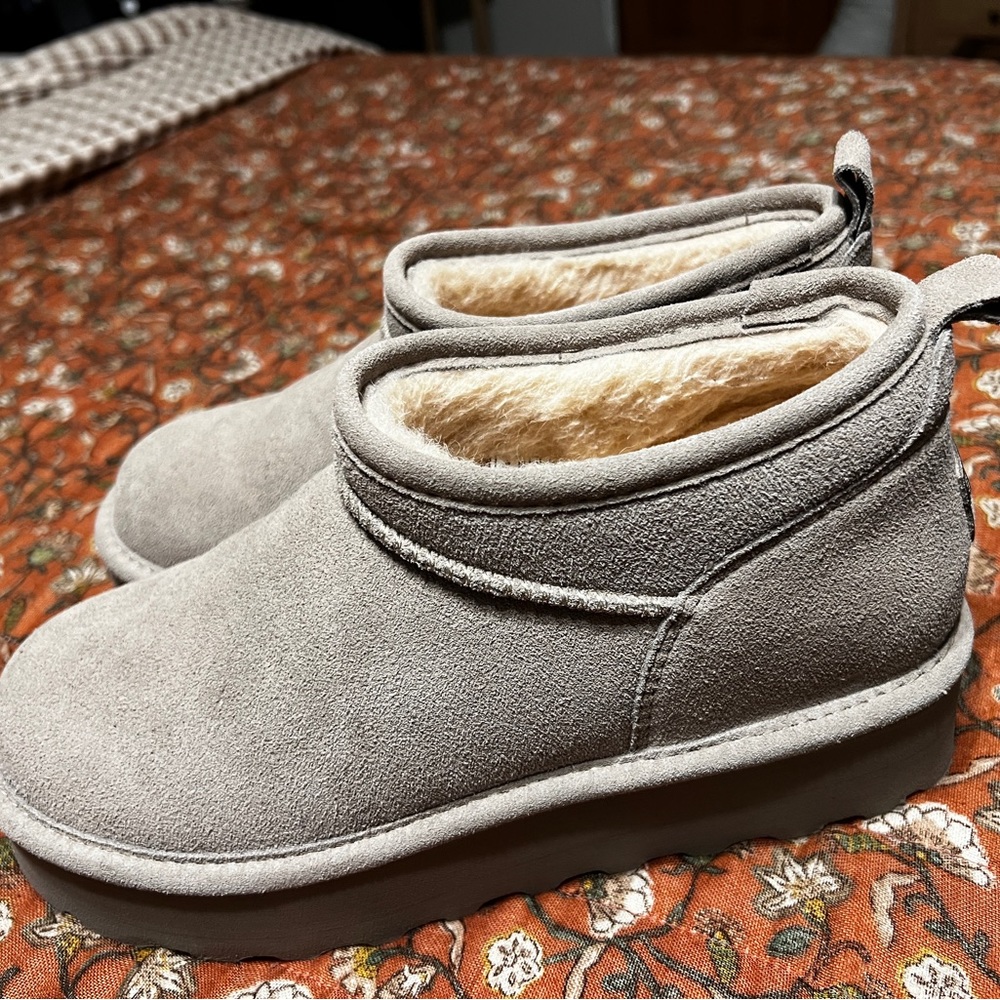 BEAR PAW Platform boots. Beautiful condition